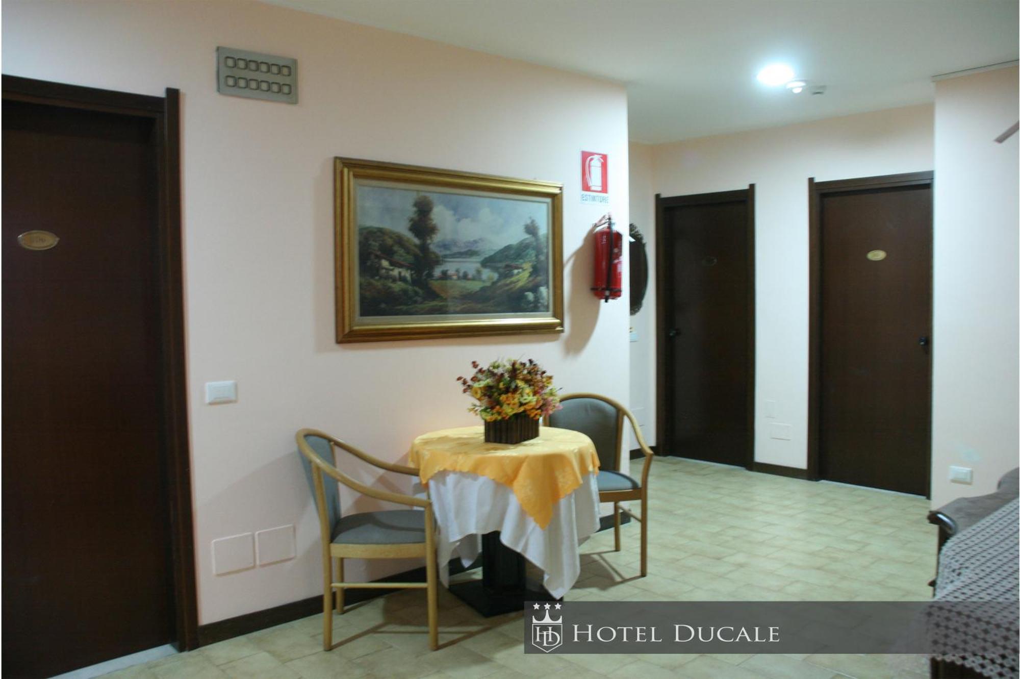 ויג'באנו Hotel Ducale מראה חיצוני תמונה